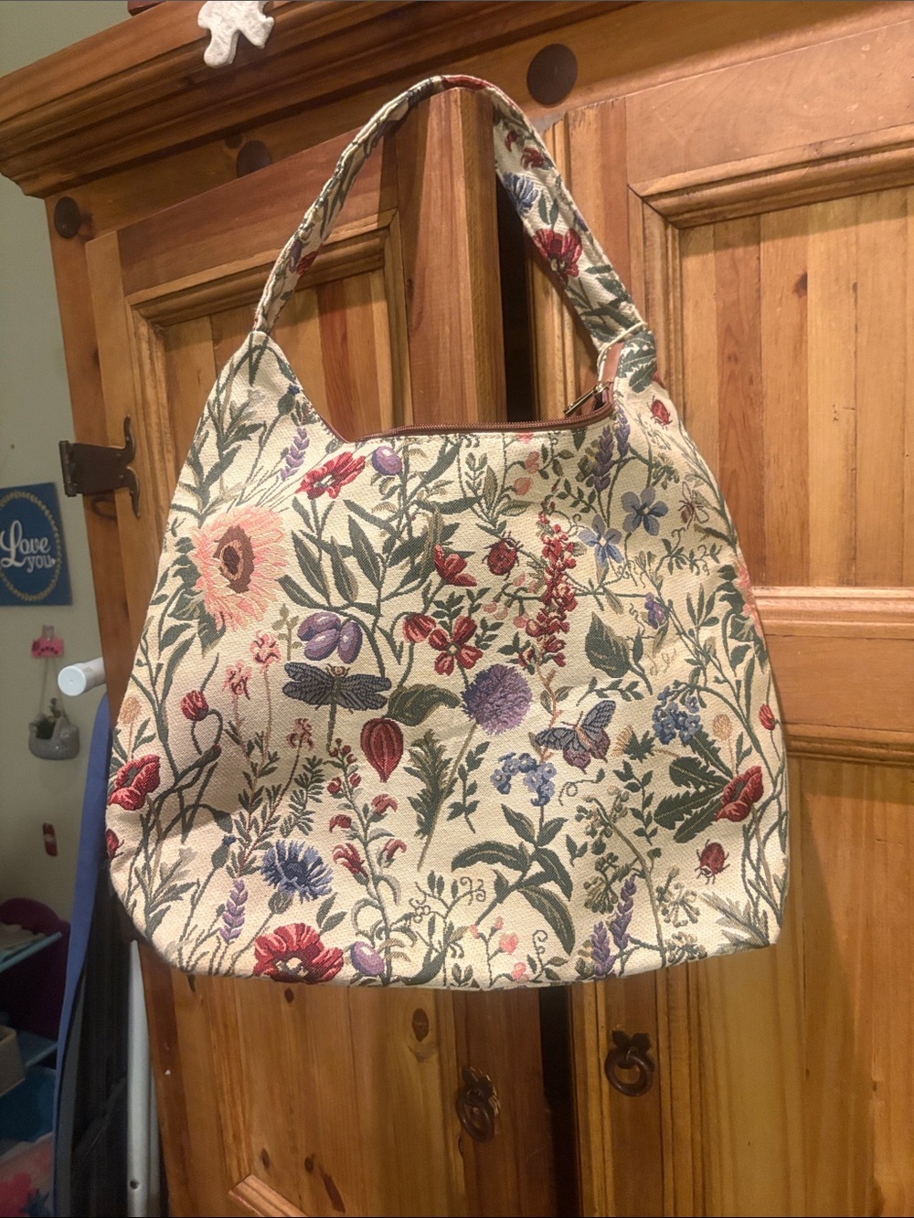 Cream Floral Tapestry Shoulder Bag with Multicolor Embroidery